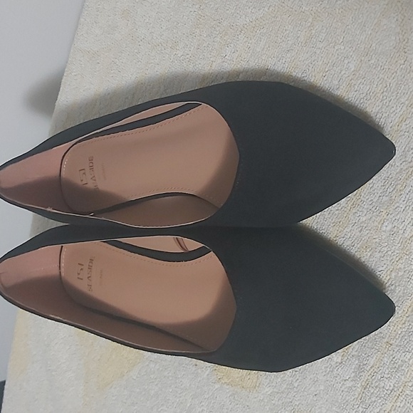 Shoes size 8 - Picture 2 of 3